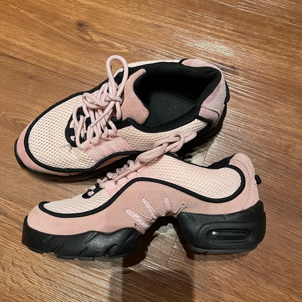 Bloch pink jazz sneakers/dance shoes. Size 8.5. Great condition. See photos